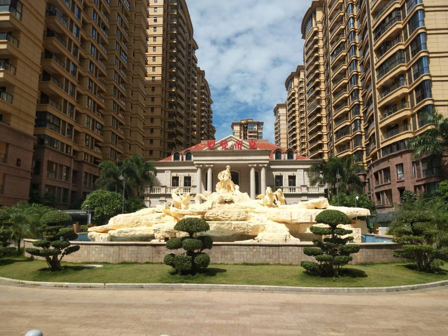 海口市秀英區(qū)長(zhǎng)濱四路16號(hào) 羅曼帝克5號(hào)樓704號(hào)房產(chǎn)